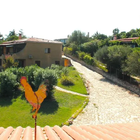 Rosa Con Piscina E Giardino Uso Esclusivo Porto Rotondo