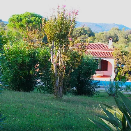Rosa Con Piscina E Giardino Uso Esclusivo *